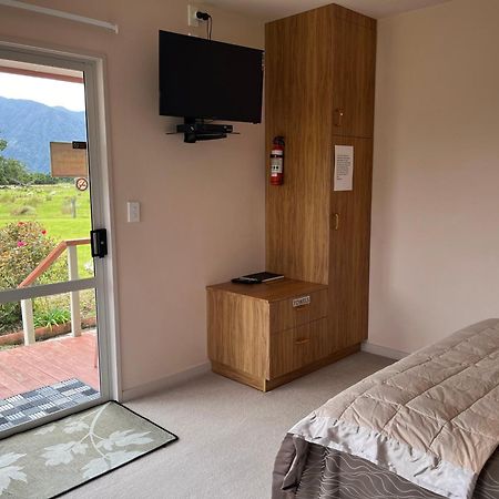 Carrickfergus Cottage Unit 1 Harihari 外观 照片