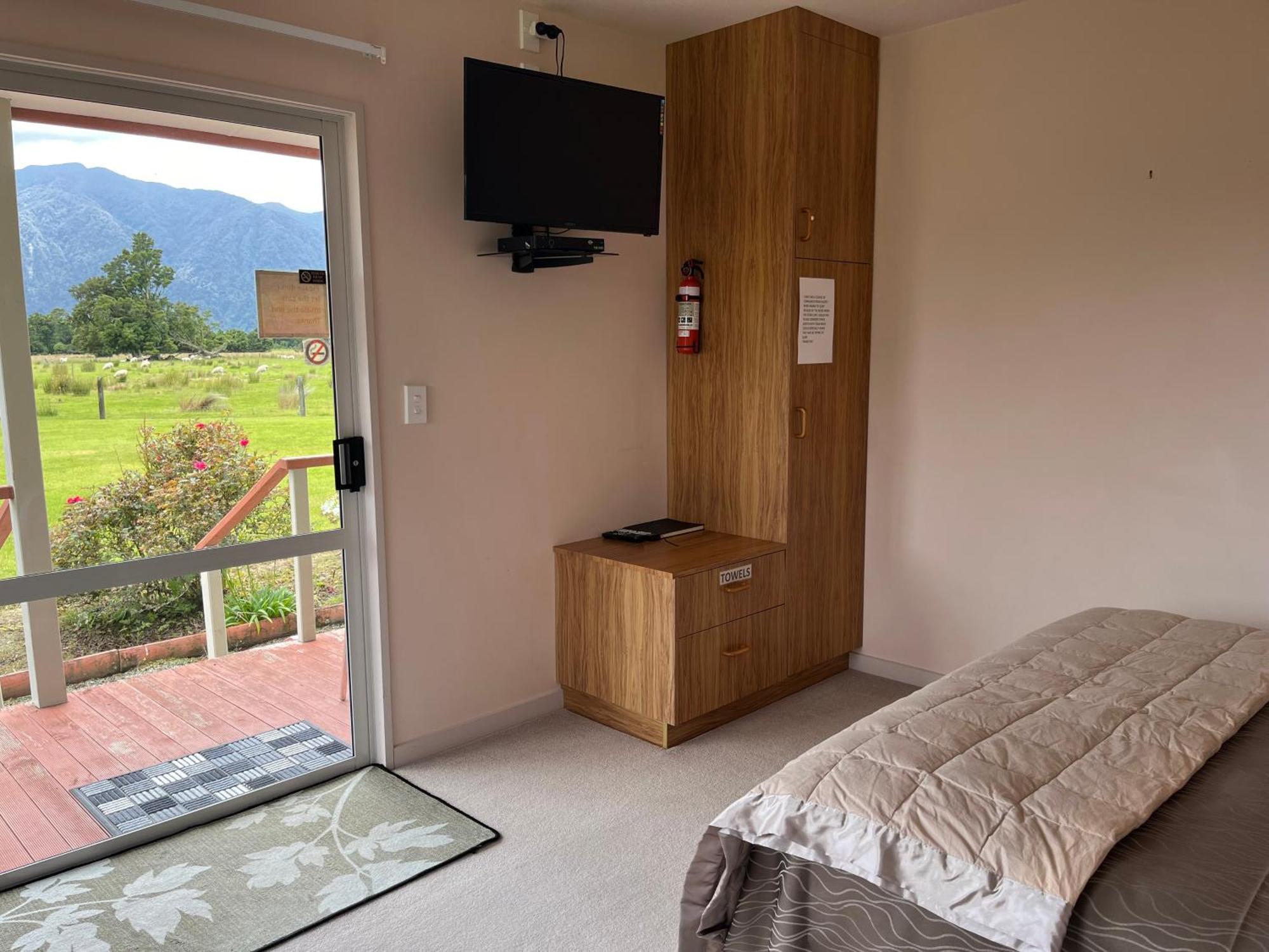 Carrickfergus Cottage Unit 1 Harihari 外观 照片